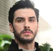 Adevăratul motiv pentru care actorul Aras Aydın a părăsit distribuția serialului “Minciuni de familie”, în care a jucat rolul Behram! Și-a dorit să se retragă sau totul s-a petrecut conform scenariului?